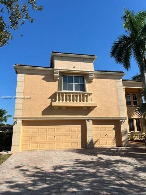 For Rent: $6,500 (5 beds, 4 baths, 3994 Square Feet)