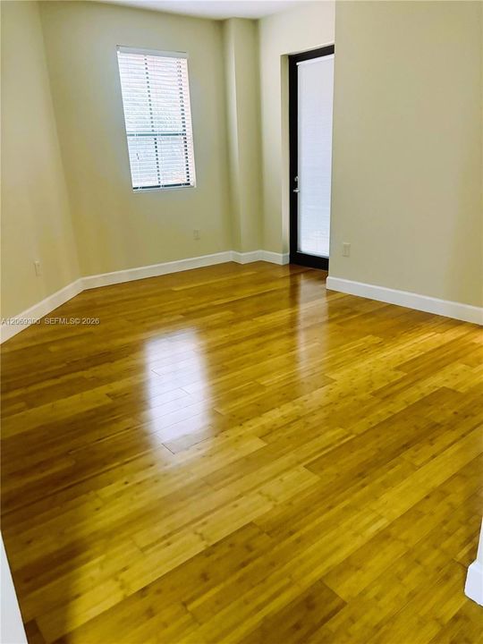 For Rent: $3,500 (1 beds, 1 baths, 929 Square Feet)