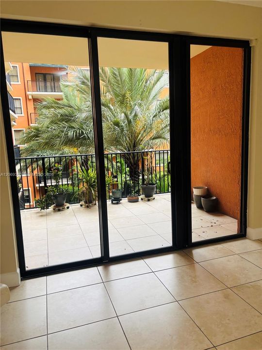 For Rent: $3,500 (1 beds, 1 baths, 929 Square Feet)