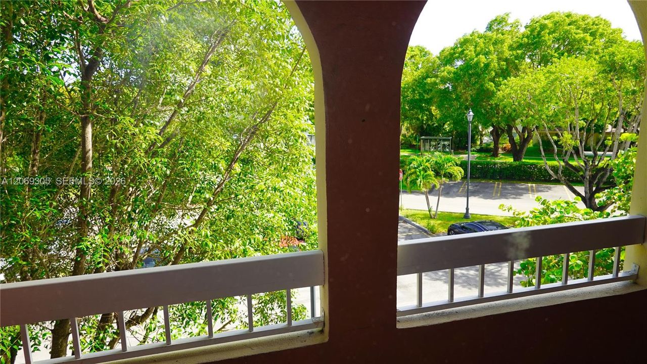 For Rent: $1,850 (1 beds, 1 baths, 712 Square Feet)