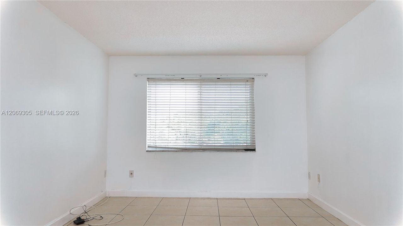 For Rent: $1,850 (1 beds, 1 baths, 712 Square Feet)