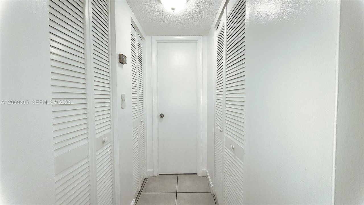 For Rent: $1,850 (1 beds, 1 baths, 712 Square Feet)