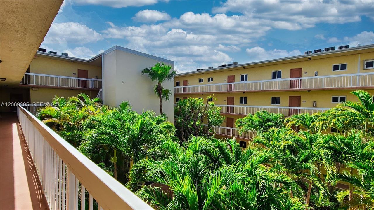 For Rent: $1,850 (1 beds, 1 baths, 712 Square Feet)