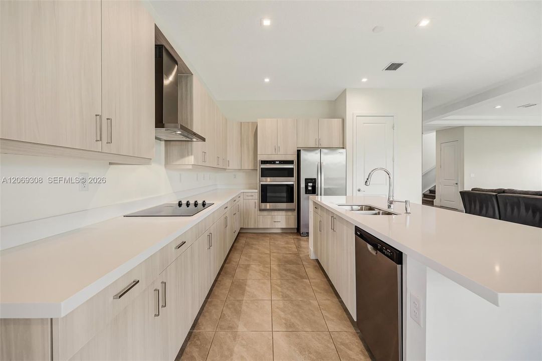 На продажу: $649,900 (4 спален, 2 ванн, 3167 Квадратных фут)