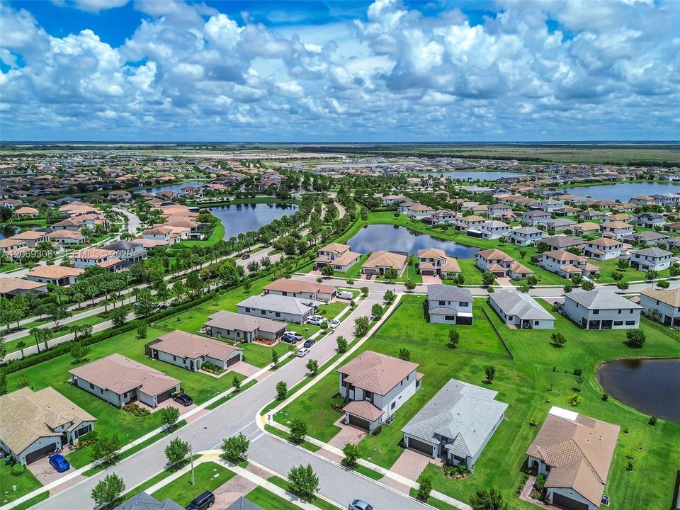 На продажу: $649,900 (4 спален, 2 ванн, 3167 Квадратных фут)