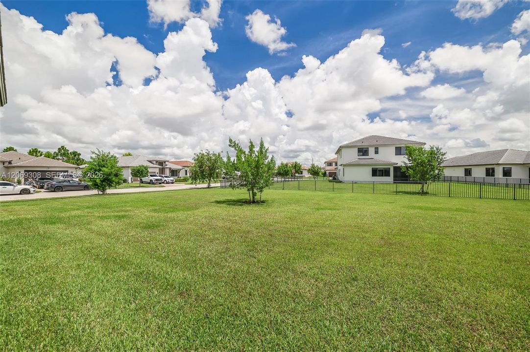 На продажу: $649,900 (4 спален, 2 ванн, 3167 Квадратных фут)