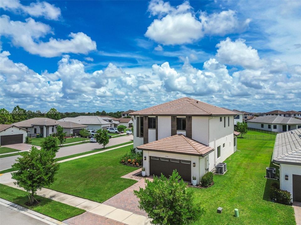 На продажу: $649,900 (4 спален, 2 ванн, 3167 Квадратных фут)