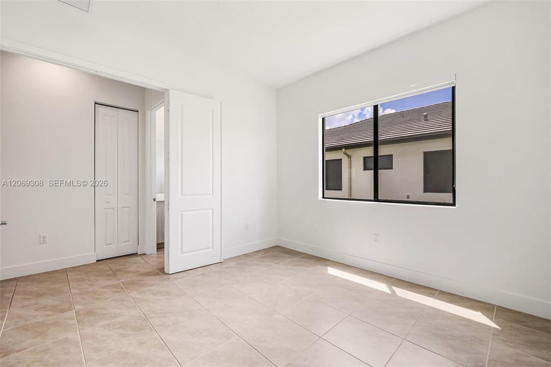 На продажу: $649,900 (4 спален, 2 ванн, 3167 Квадратных фут)
