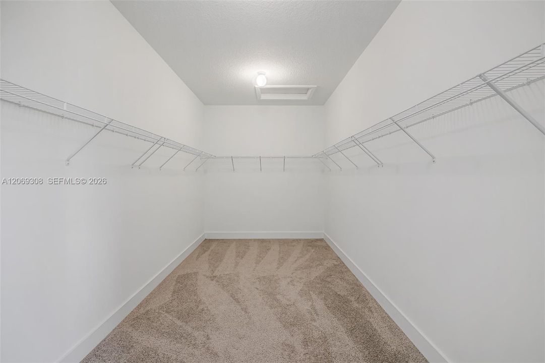 На продажу: $649,900 (4 спален, 2 ванн, 3167 Квадратных фут)