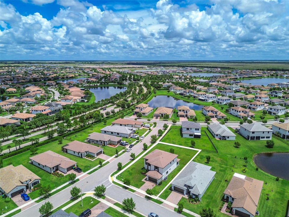 На продажу: $649,900 (4 спален, 2 ванн, 3167 Квадратных фут)