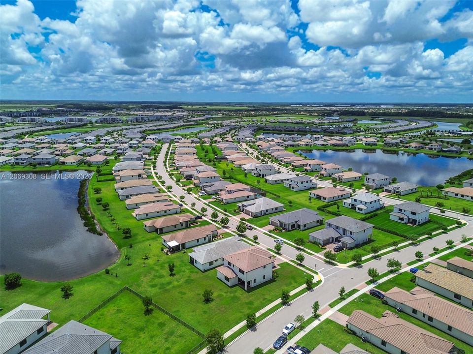 На продажу: $649,900 (4 спален, 2 ванн, 3167 Квадратных фут)