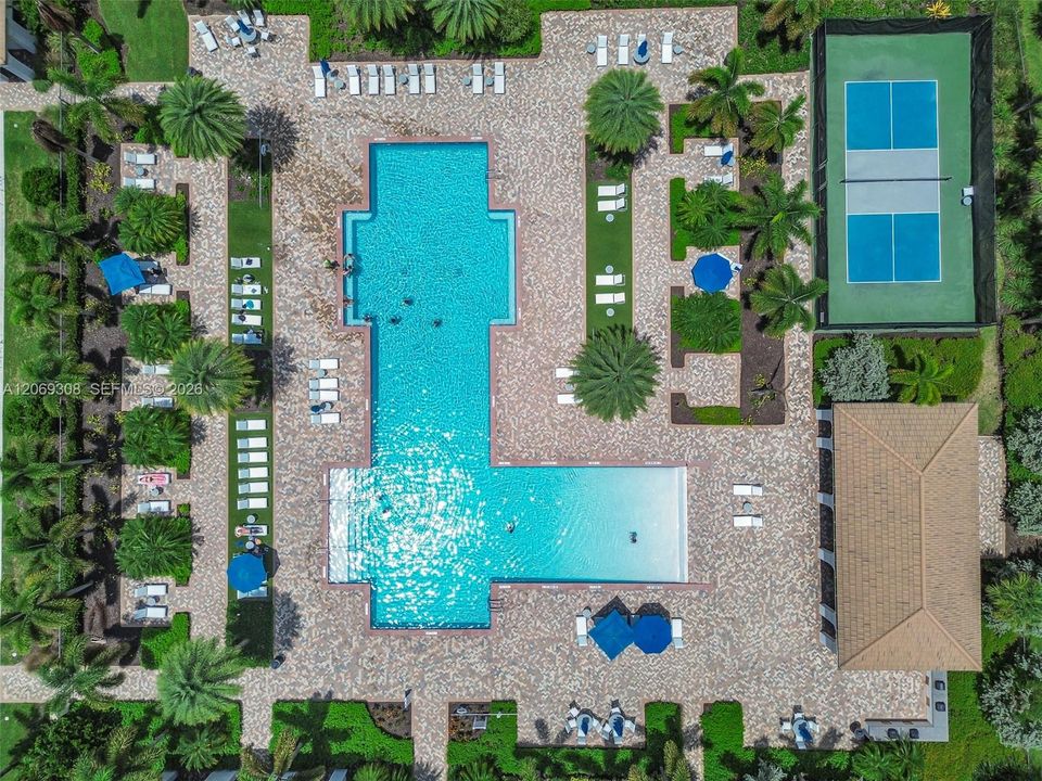 На продажу: $649,900 (4 спален, 2 ванн, 3167 Квадратных фут)