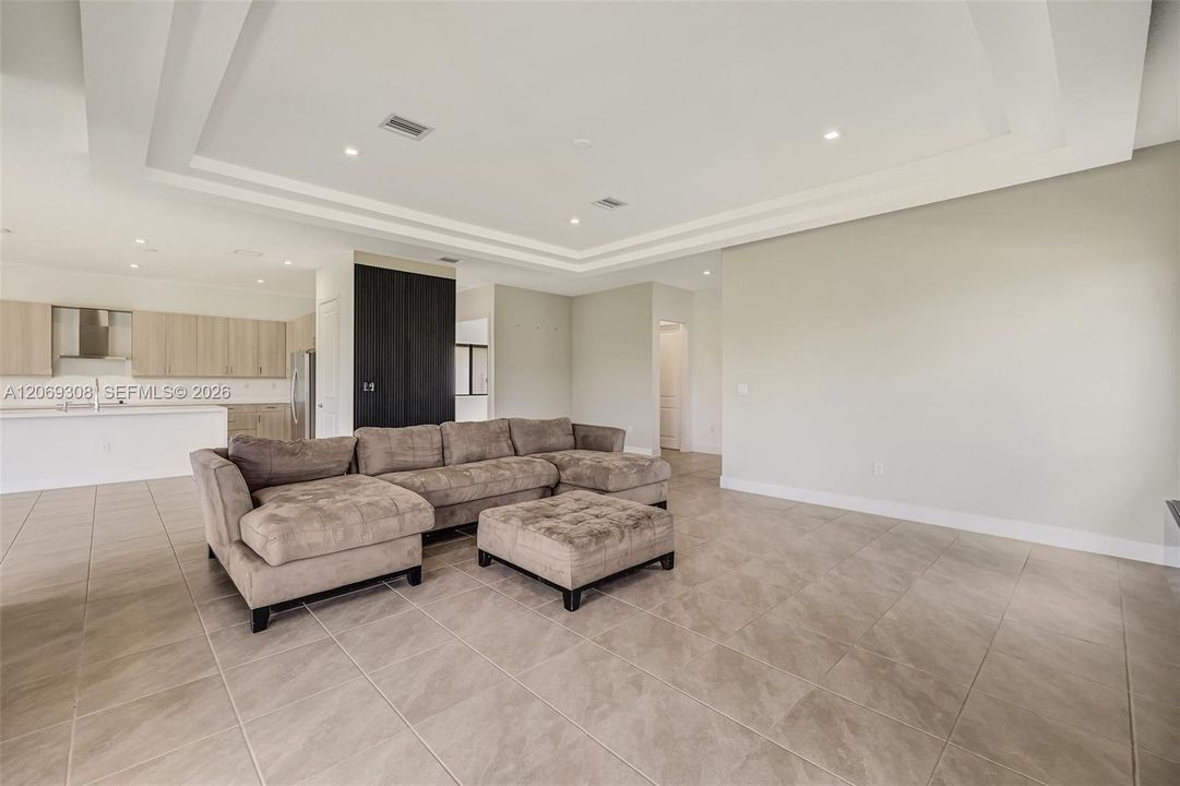 На продажу: $649,900 (4 спален, 2 ванн, 3167 Квадратных фут)