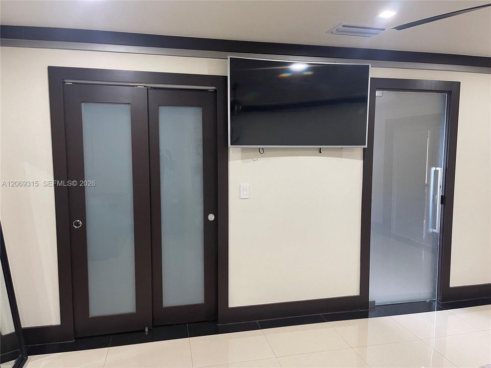 В аренду: $9,000 (5 спален, 3 ванн, 2176 Квадратных фут)