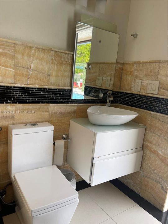 В аренду: $9,000 (5 спален, 3 ванн, 2176 Квадратных фут)