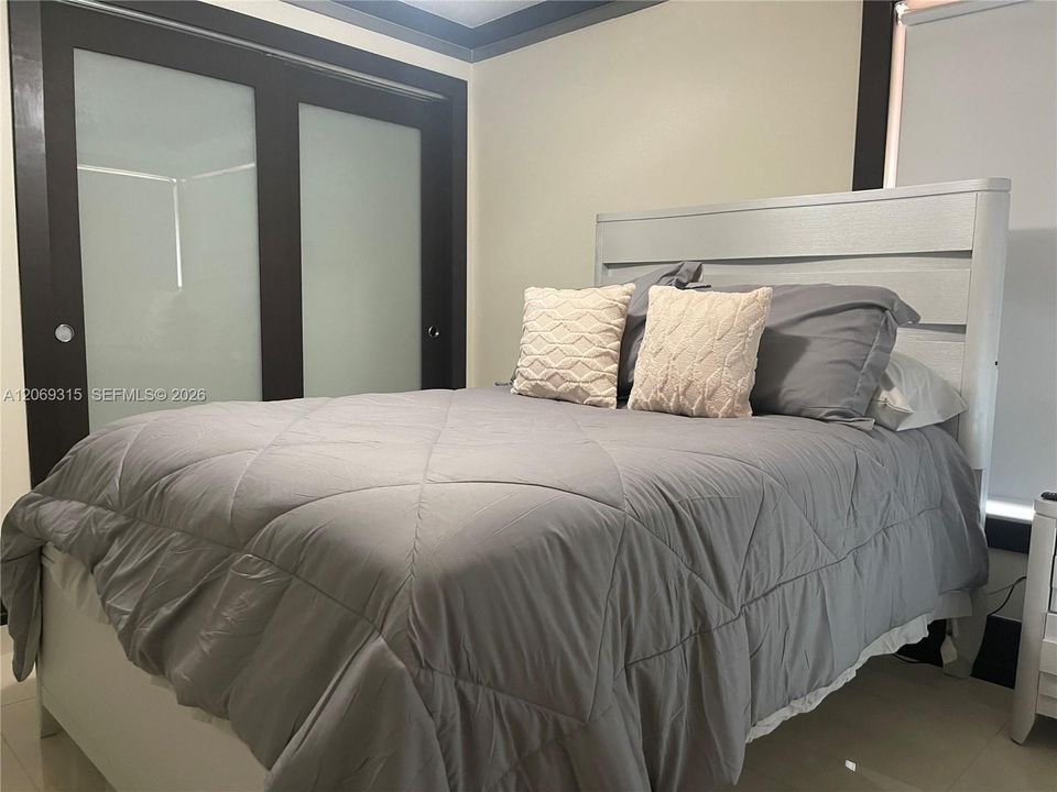 В аренду: $9,000 (5 спален, 3 ванн, 2176 Квадратных фут)