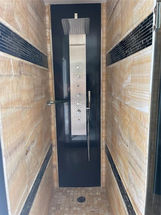 В аренду: $9,000 (5 спален, 3 ванн, 2176 Квадратных фут)