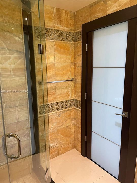 В аренду: $9,000 (5 спален, 3 ванн, 2176 Квадратных фут)