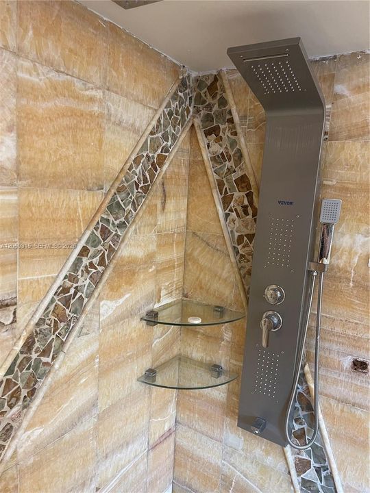 В аренду: $9,000 (5 спален, 3 ванн, 2176 Квадратных фут)