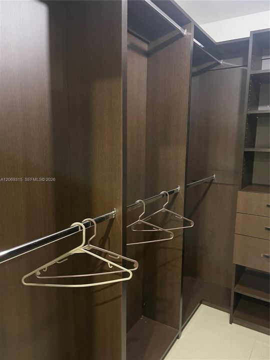 В аренду: $9,000 (5 спален, 3 ванн, 2176 Квадратных фут)