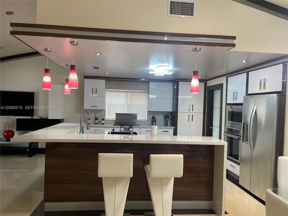 В аренду: $9,000 (5 спален, 3 ванн, 2176 Квадратных фут)