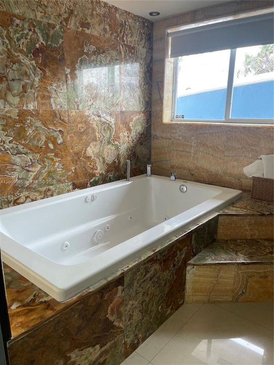 В аренду: $9,000 (5 спален, 3 ванн, 2176 Квадратных фут)