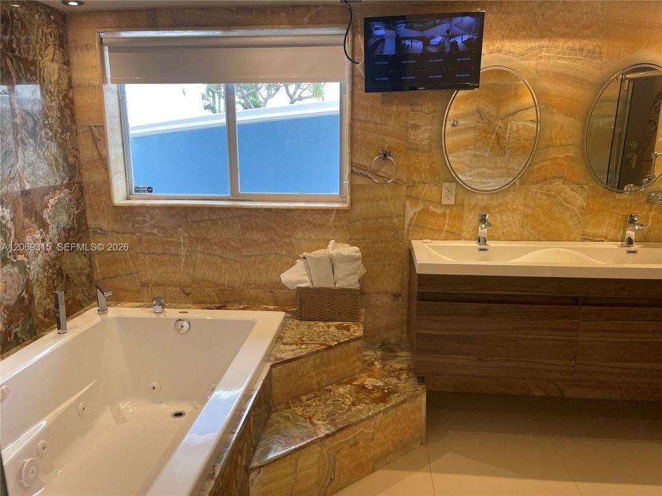 В аренду: $9,000 (5 спален, 3 ванн, 2176 Квадратных фут)