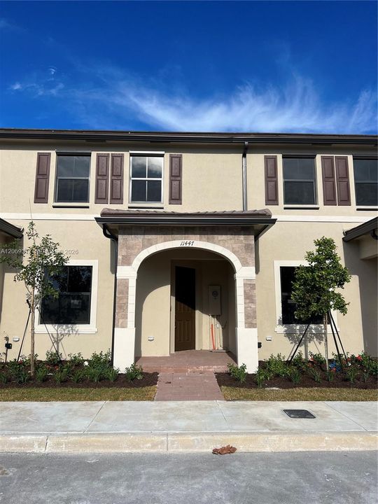 For Rent: $3,200 (3 beds, 2 baths, 1650 Square Feet)