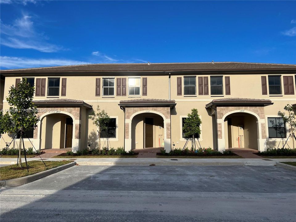 For Rent: $3,200 (3 beds, 2 baths, 1650 Square Feet)
