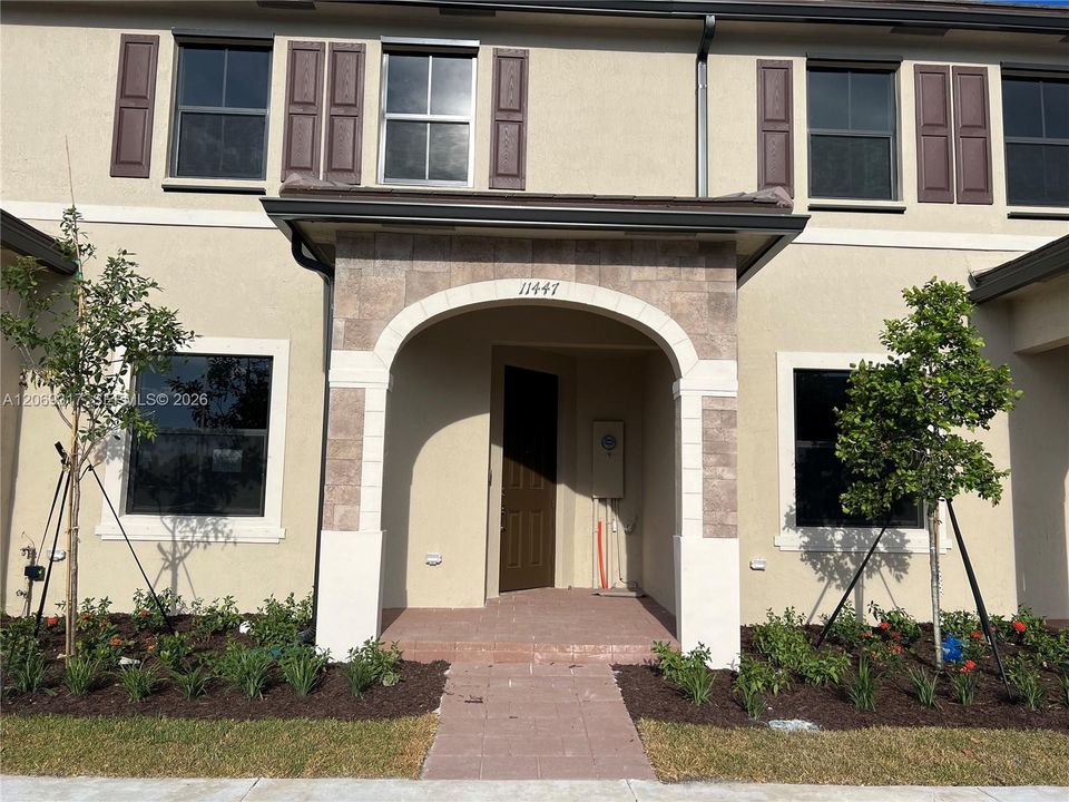 For Rent: $3,200 (3 beds, 2 baths, 1650 Square Feet)