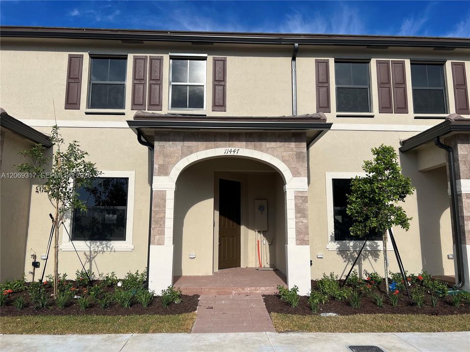 For Rent: $3,200 (3 beds, 2 baths, 1650 Square Feet)