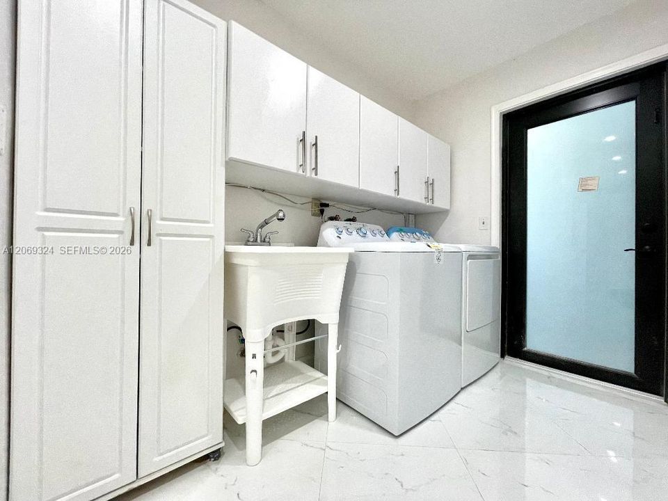 For Rent: $8,000 (5 beds, 4 baths, 3498 Square Feet)