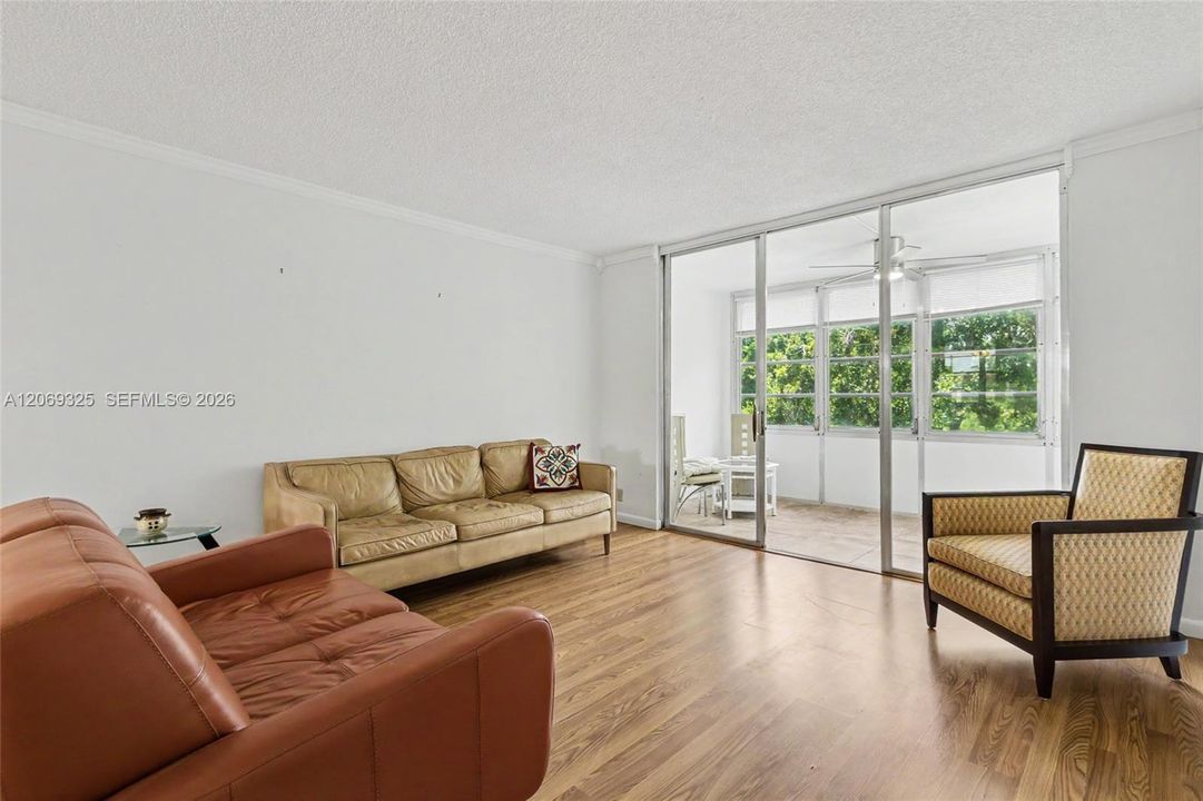 For Sale: $119,000 (2 beds, 2 baths, 960 Square Feet)