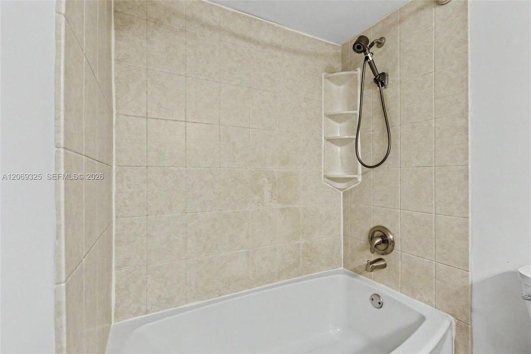 For Sale: $119,000 (2 beds, 2 baths, 960 Square Feet)
