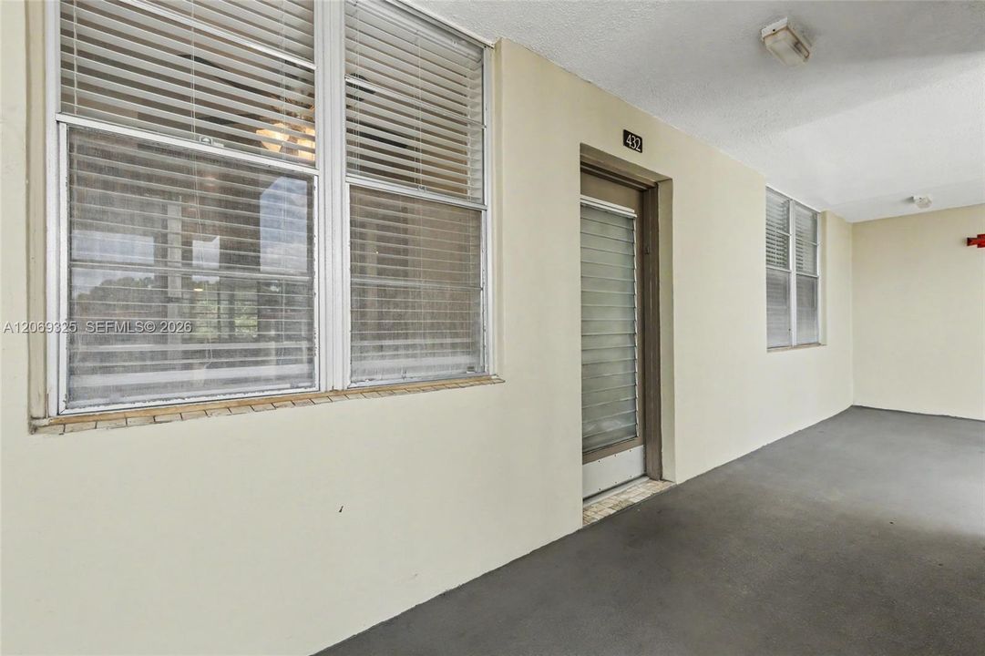 For Sale: $119,000 (2 beds, 2 baths, 960 Square Feet)
