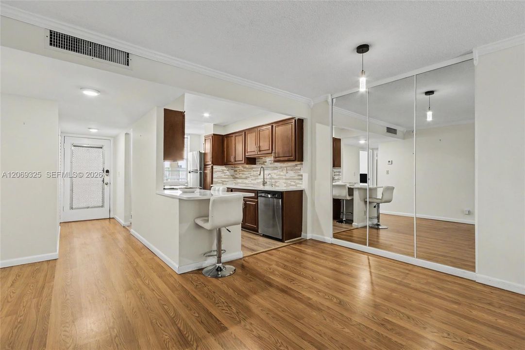 For Sale: $119,000 (2 beds, 2 baths, 960 Square Feet)