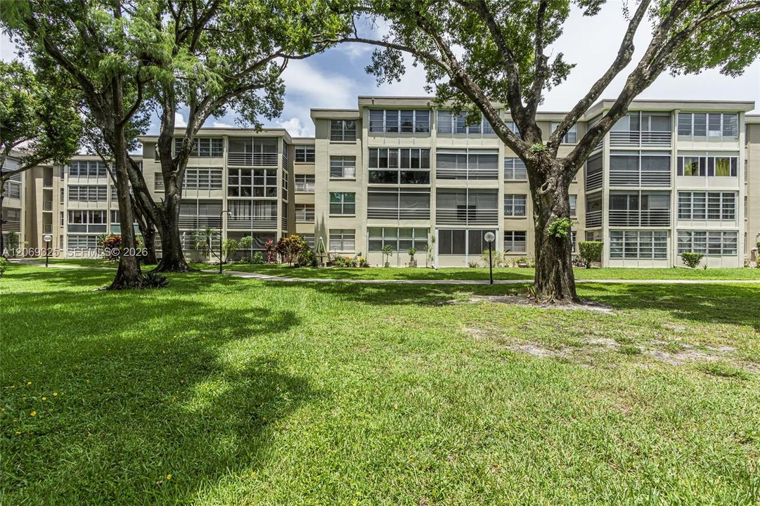 For Sale: $119,000 (2 beds, 2 baths, 960 Square Feet)