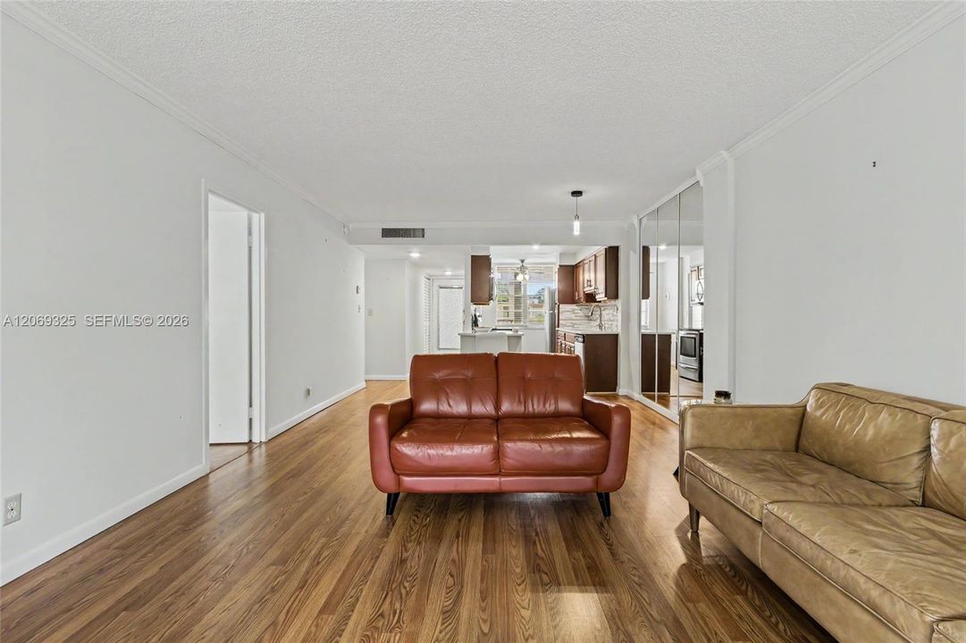 For Sale: $119,000 (2 beds, 2 baths, 960 Square Feet)