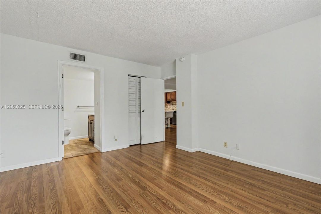 For Sale: $119,000 (2 beds, 2 baths, 960 Square Feet)