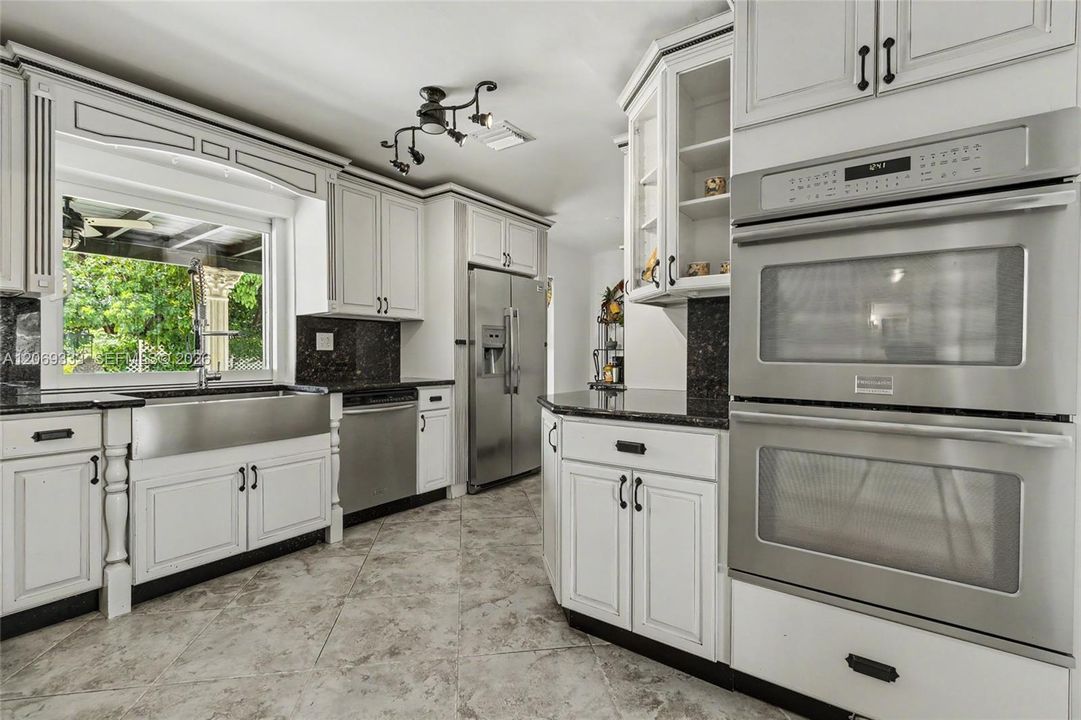 For Sale: $678,000 (3 beds, 2 baths, 1660 Square Feet)