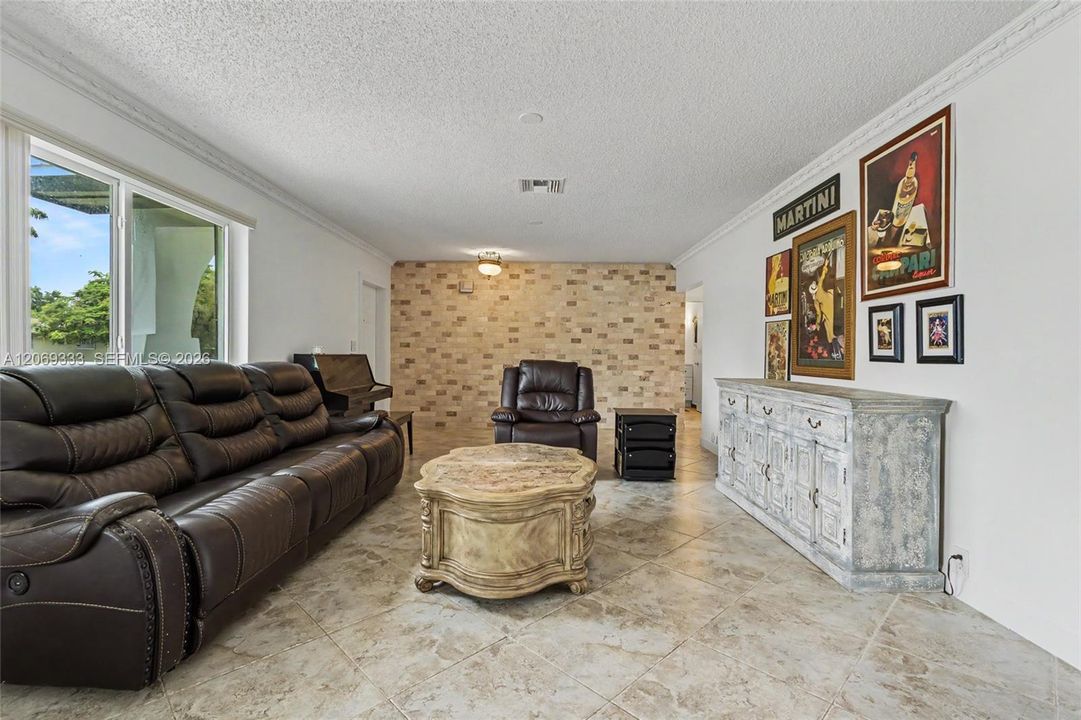 For Sale: $678,000 (3 beds, 2 baths, 1660 Square Feet)