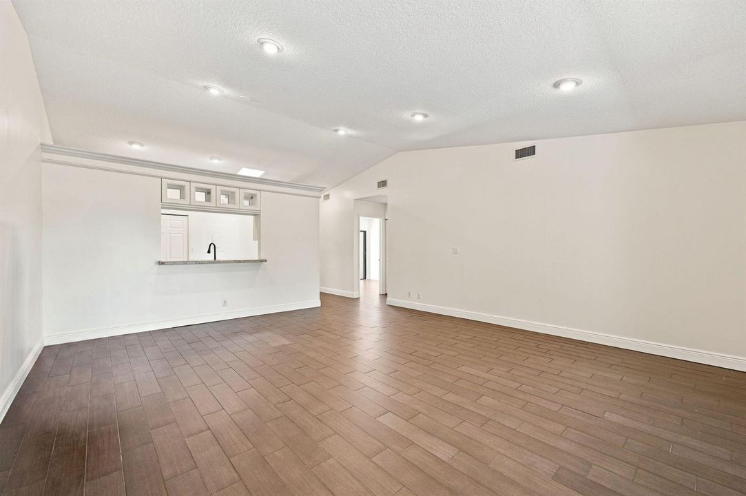 10-web-or-mls-22311-whistling-pines-ln