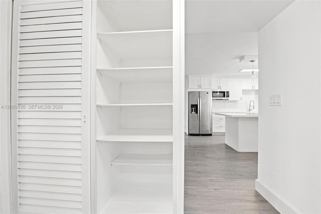 For Rent: $2,700 (2 beds, 1 baths, 950 Square Feet)