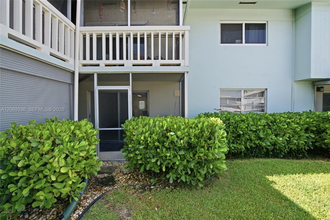 For Rent: $2,700 (2 beds, 1 baths, 950 Square Feet)