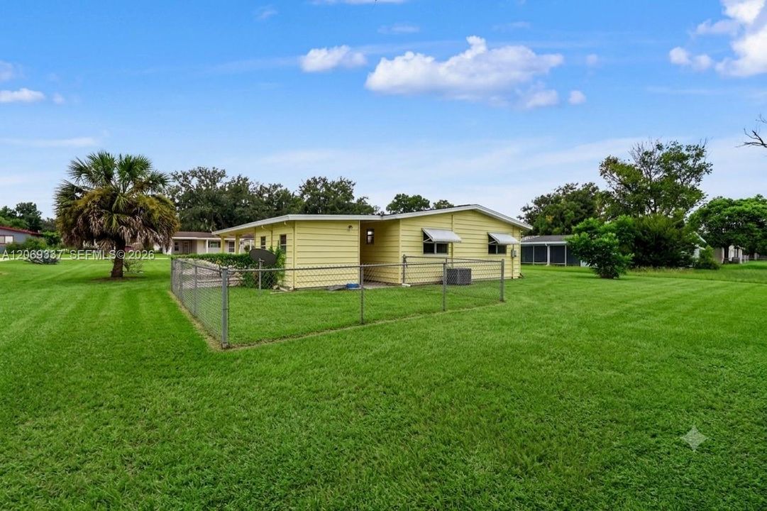 For Sale: $149,900 (2 beds, 2 baths, 1144 Square Feet)