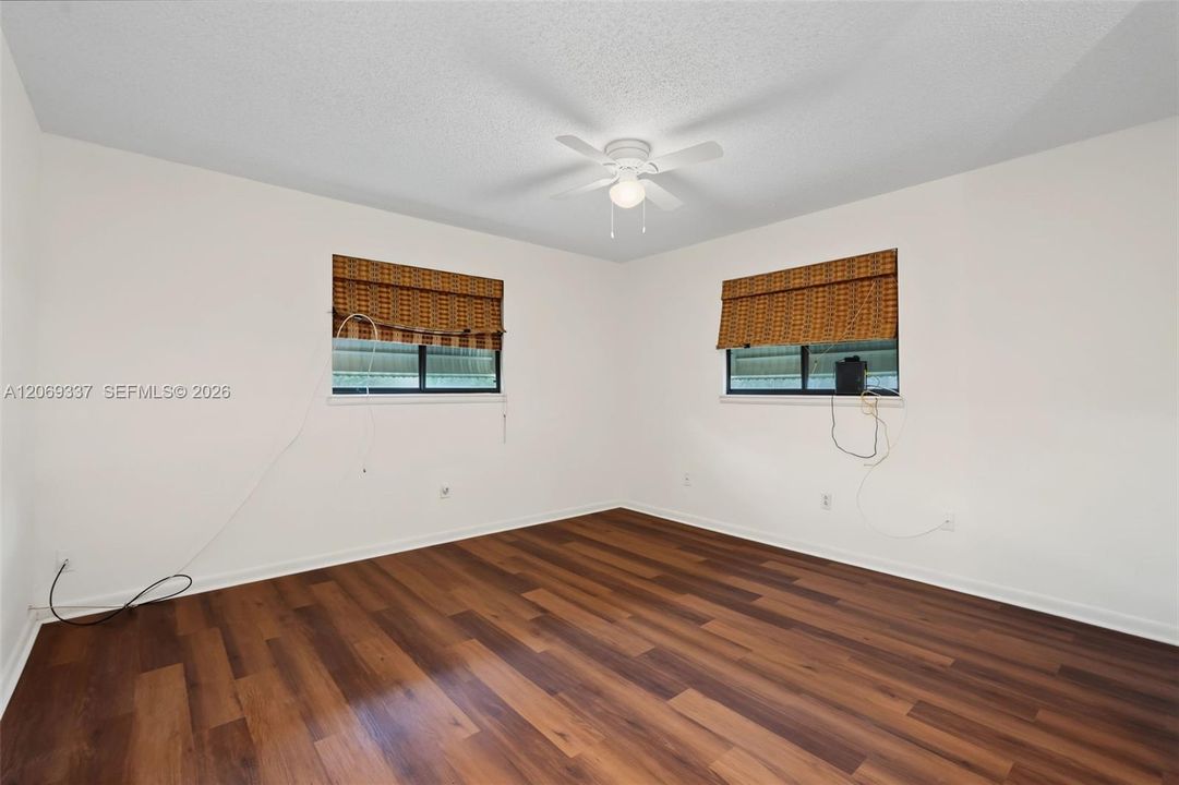 For Sale: $149,900 (2 beds, 2 baths, 1144 Square Feet)