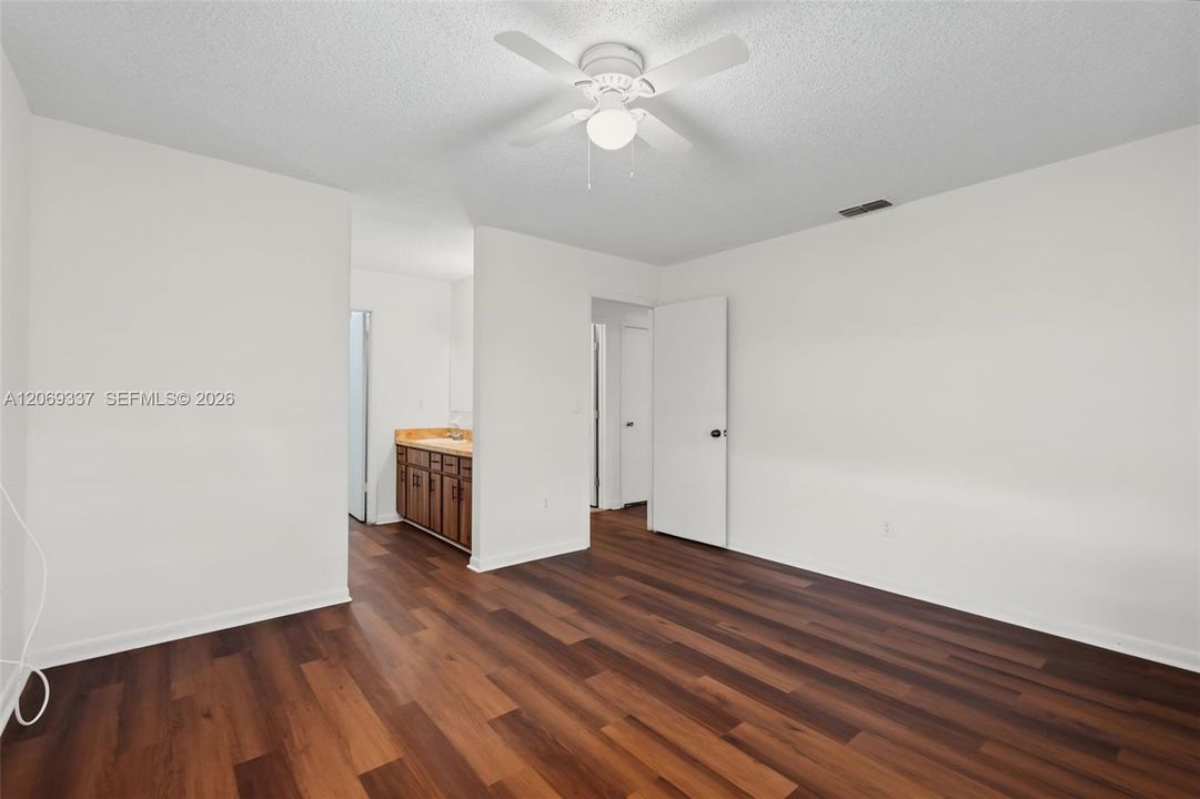 For Sale: $149,900 (2 beds, 2 baths, 1144 Square Feet)