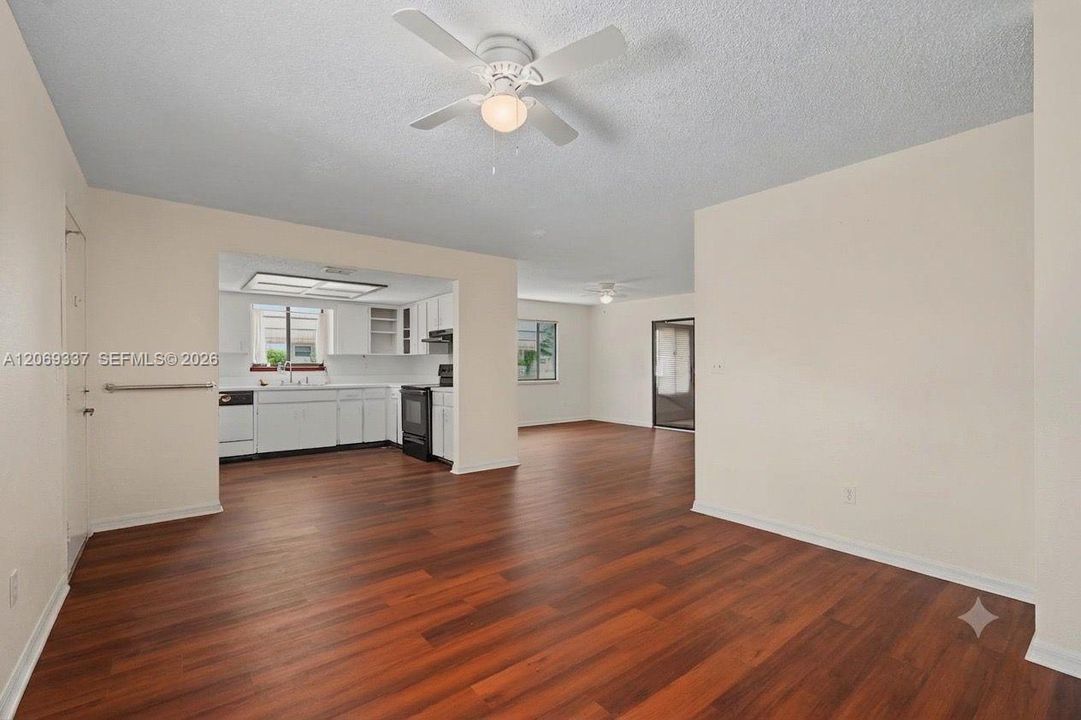 For Sale: $149,900 (2 beds, 2 baths, 1144 Square Feet)