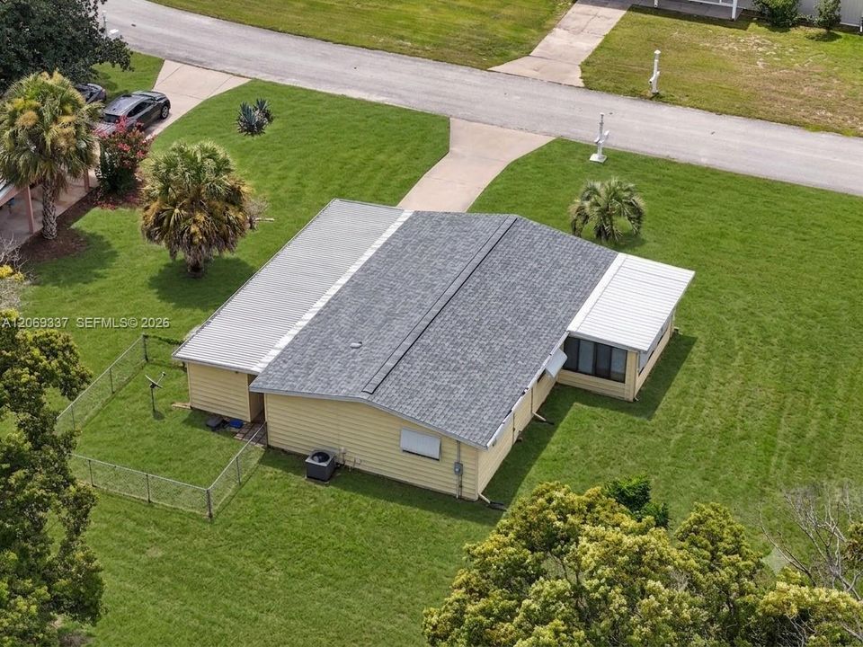 For Sale: $149,900 (2 beds, 2 baths, 1144 Square Feet)