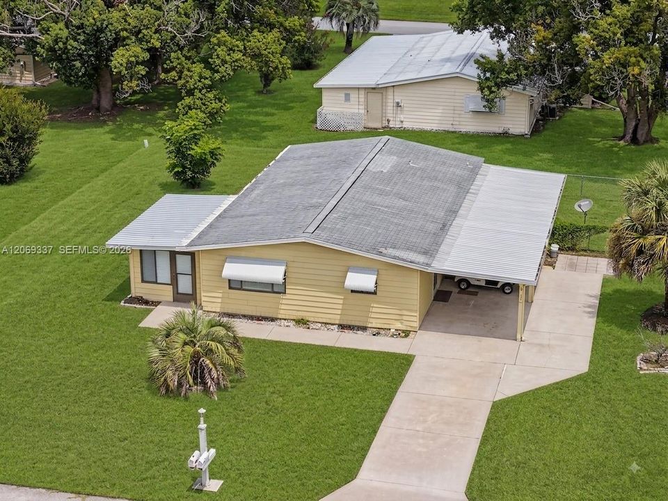 For Sale: $149,900 (2 beds, 2 baths, 1144 Square Feet)